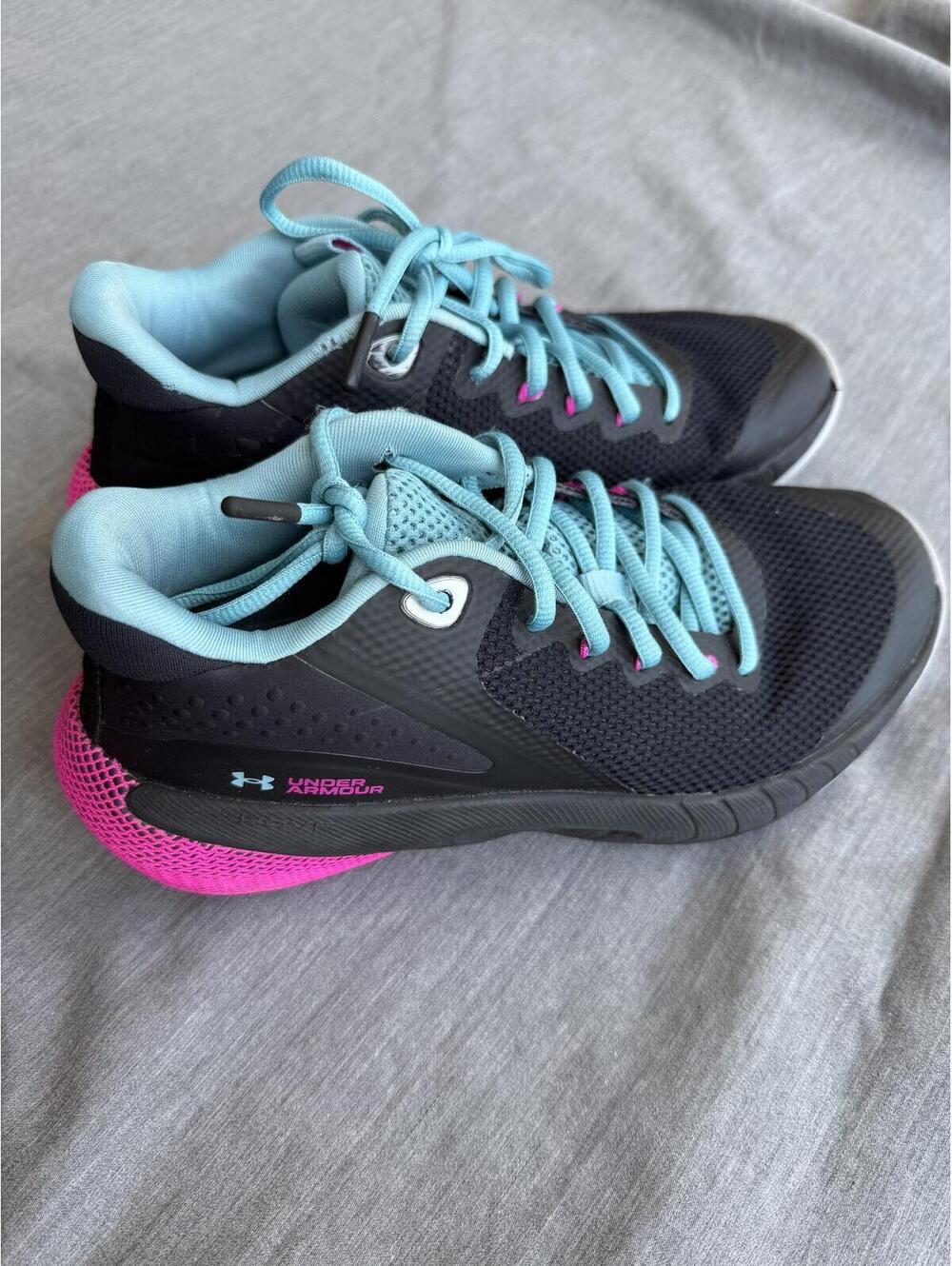 Under Armour HOVR Breakthru Women's Size 8.5 Basketball Shoes Black Pink Blue